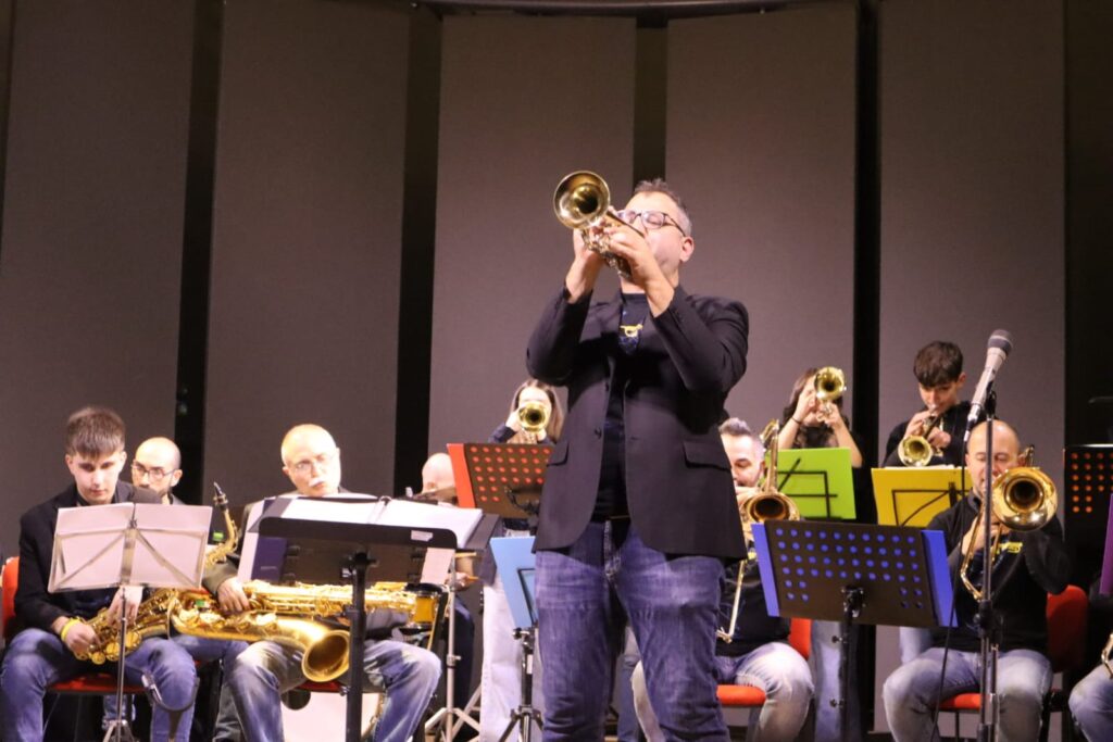 Il Maestro Giovanni Todaro durante il suo intervento musicale